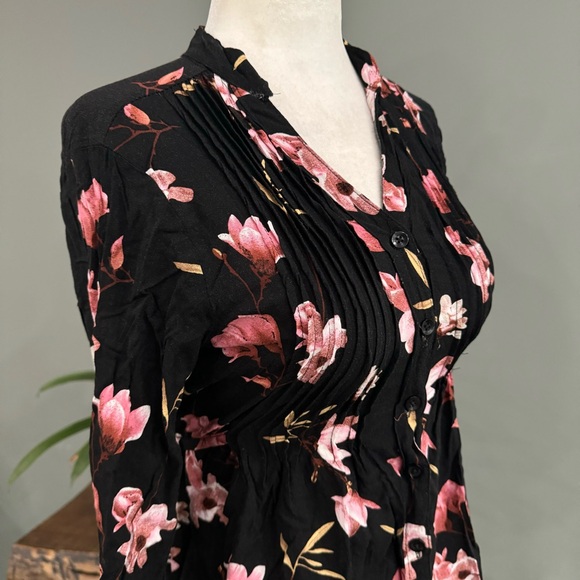 Majora Mid-Sleeve Button Up - Picture 2 of 13